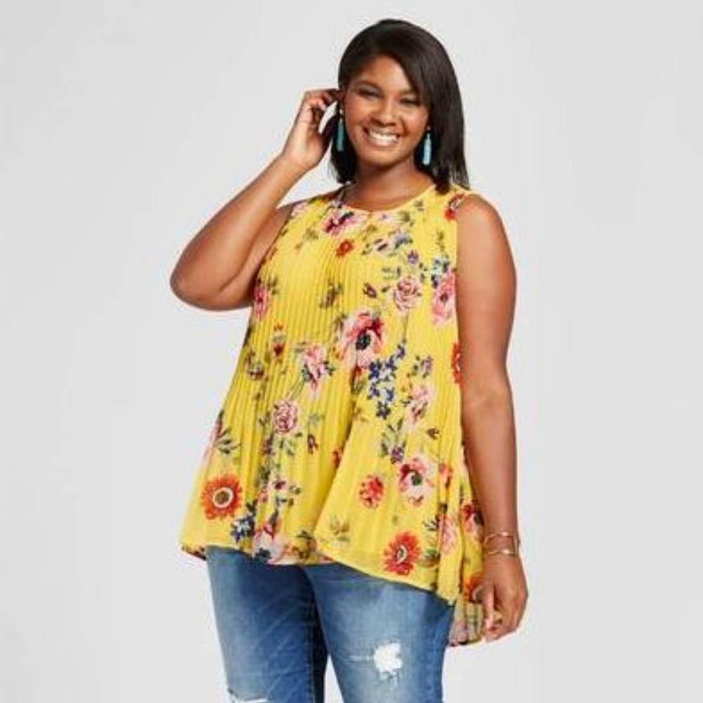 Ava & Viv Pleated Floral Sleeveless Top